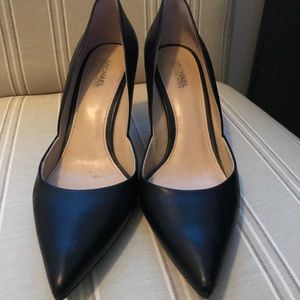 Michael kors black pumps